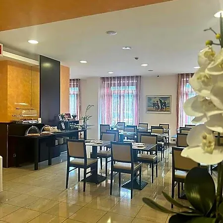 Cavour Hotel 4*